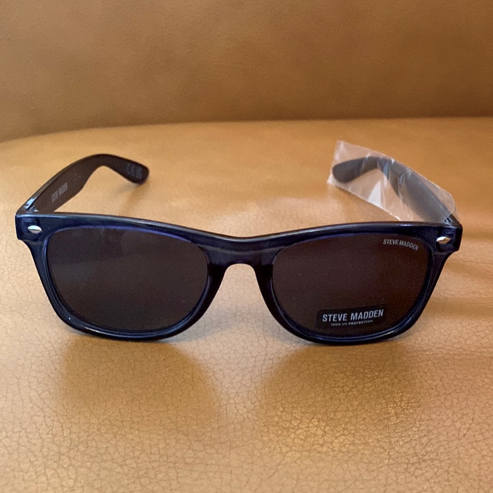 NWT Steve Madden Blue Sunglasses